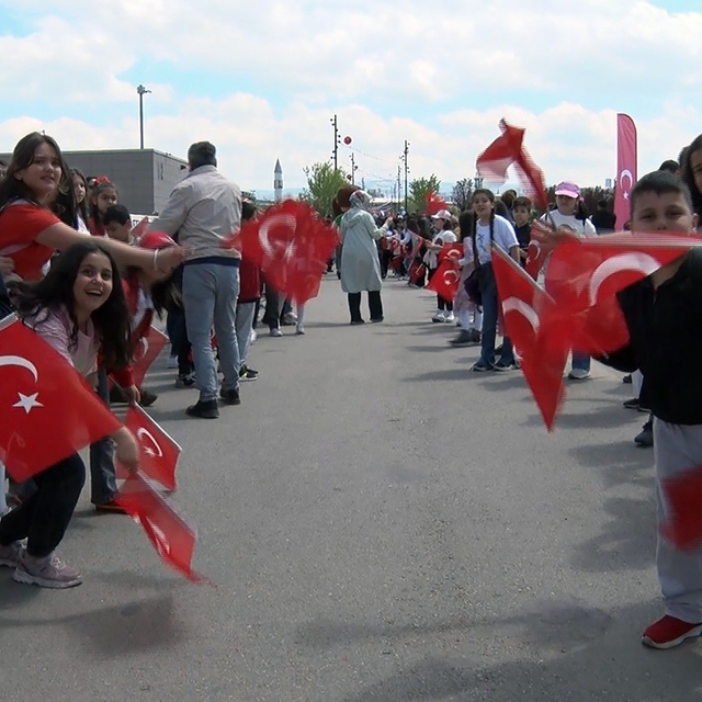 Dünya çocukları 23 Nisan için Menteşe'ye geliyor