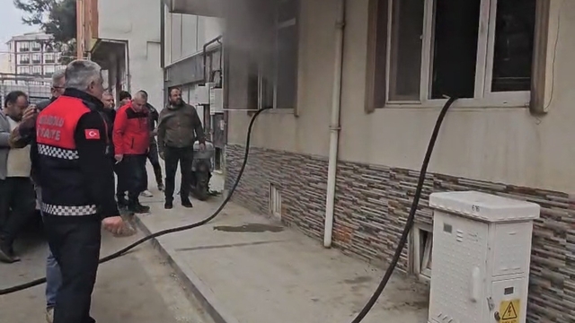 Gelibolu'da apartmanda çıkan yangın korkuttu