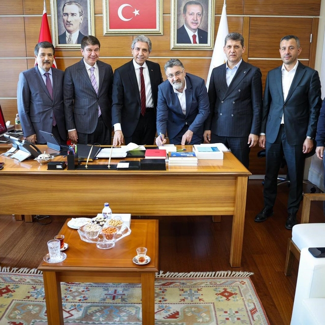 AK Parti'ye katılan Serik Belediye Başkanı Kumbul: "Hemşehrilerimize en iyi...