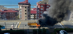 Trabzon'da taş kamyonu yangını korkuttu