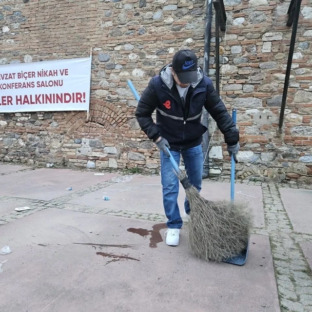 Efeler Belediyesi ekipleri Nevzat Biçer Parkı'nı temizledi