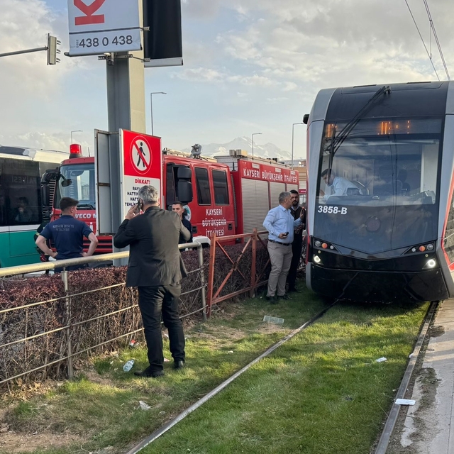 Kayseri'de tramvayın çarptığı kadın yaralandı