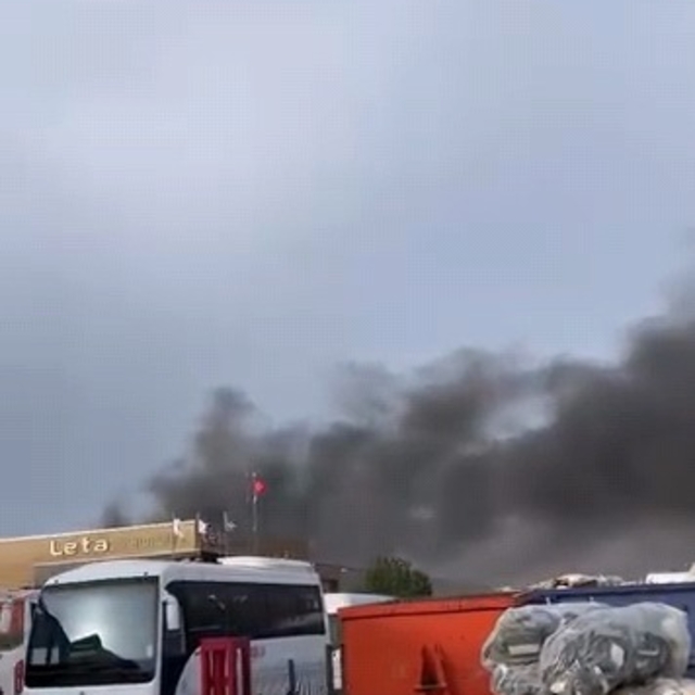 Mobilya fabrikasında çıkan yangın söndürüldü