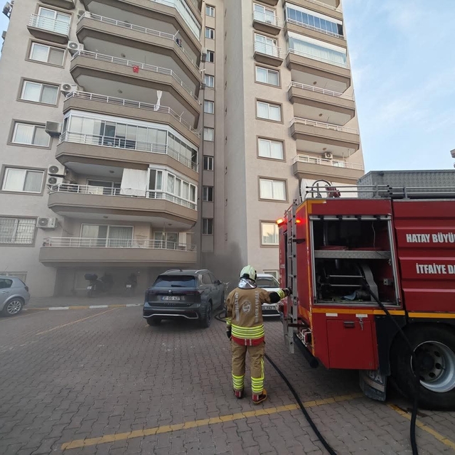 İskenderun'da binanın bodrum katında yangın çıktı