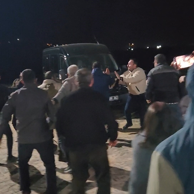 Gülistan Doku soruşturmasında Tunceli Adliyesi önünde arbede