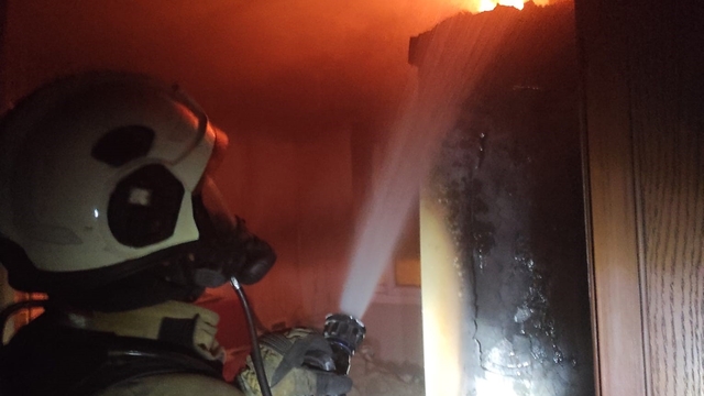 Arsuz'da ev alevlere teslim oldu