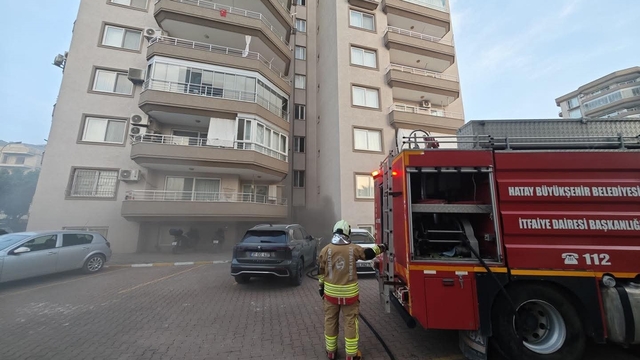 İskenderun'da binanın bodrum katında yangın çıktı