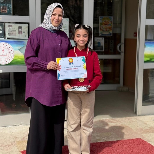 Altıntaş'ta minik öğrencinin çevre duyarlılığı
Okul bahçesinde yere saçılan...