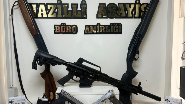 Sosyal medyadan silah teşhiri yapan 3 kişi yakalandı