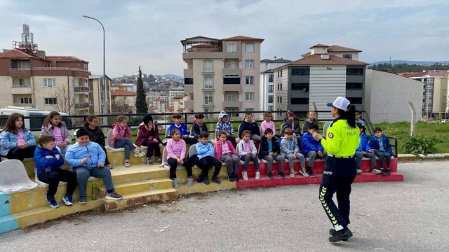 Bilecik'te öğrencilere uygulamalı trafik eğitimi
