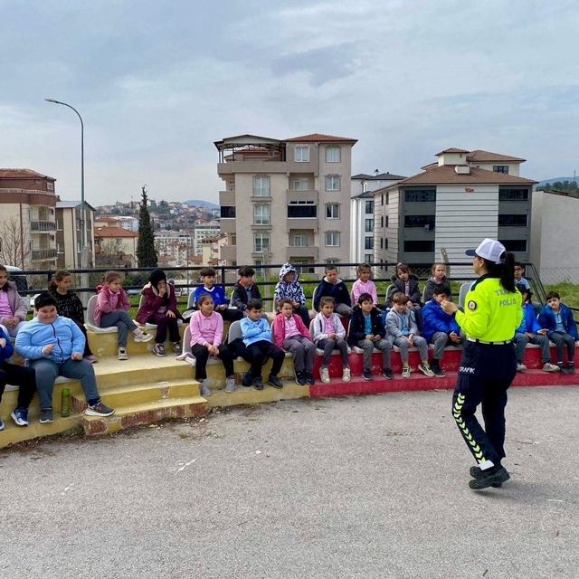 Bilecik'te öğrencilere uygulamalı trafik eğitimi