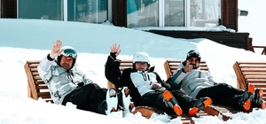 Plaj kenarı değil Palandöken'in zirvesin şezlong keyfi