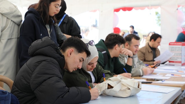 Üniversite öğrencilerinden 3 günde 556 ünite kan toplandı