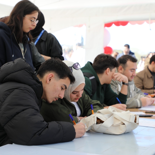 Üniversite öğrencilerinden 3 günde 556 ünite kan toplandı