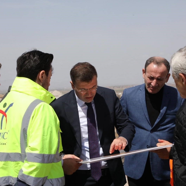 Vali Akmeşe, Niğde 2. OSB'de çalışmaları yerinde inceledi