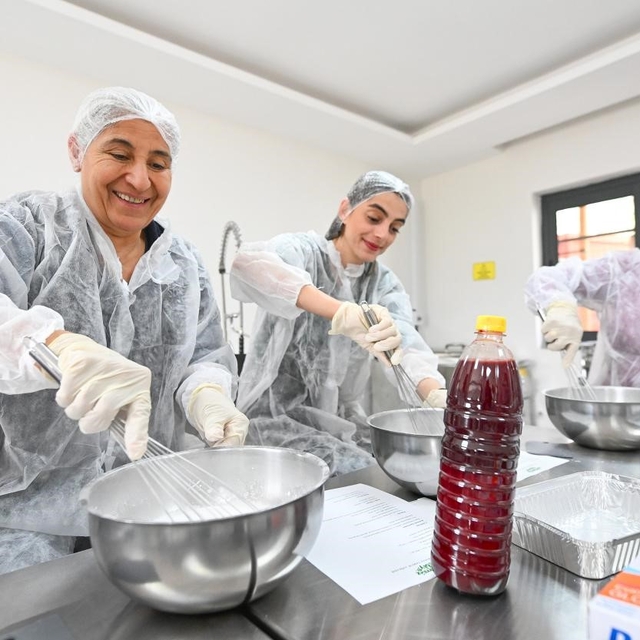 Mersin'de kan portakallı lokum üretildi