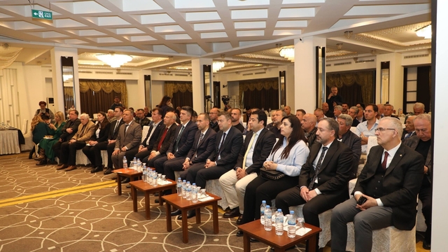 Niğde'de elma üreticileri buluştu