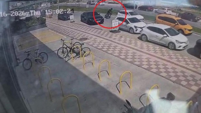 Önünde yavaşlayan araçlara çarpmamak için kaza yaptı