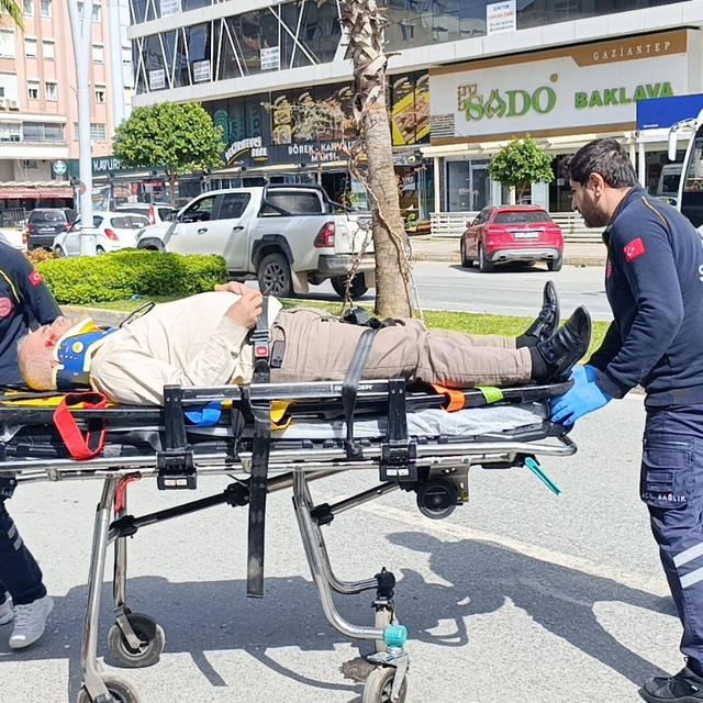 Aynı istikamette ilerlerken çarpışan motosikletlerden biri devrildi: 1 yara...