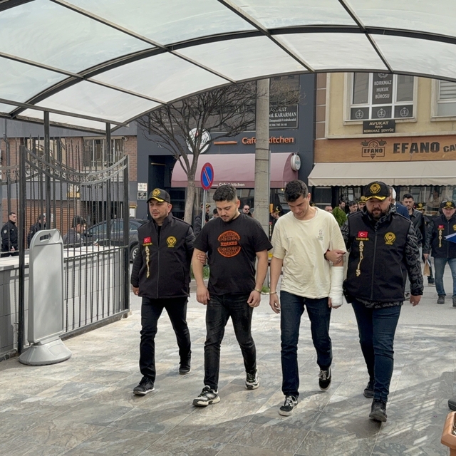 Bıçaklı kavgaya karışan 10 şüpheli adliyeye sevk edildi