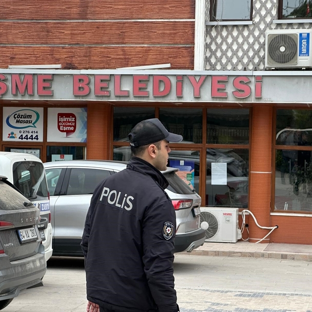Eşme'da Başkan Tozan, eşi ve 3 şüpheliye irtikap gözaltısı