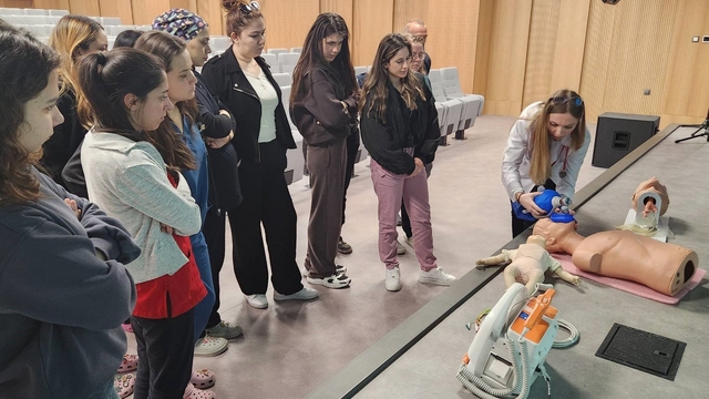 Aydın Şehir Hastanesi'nde çocuk acil ekiplerine kritik eğitim