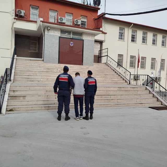 Trafik güvenliğini tehlikeye sokmaktan aranan şahıs yakalandı