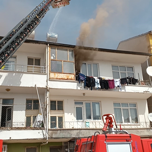 Gölbaşı'nda ev yangını korkuttu