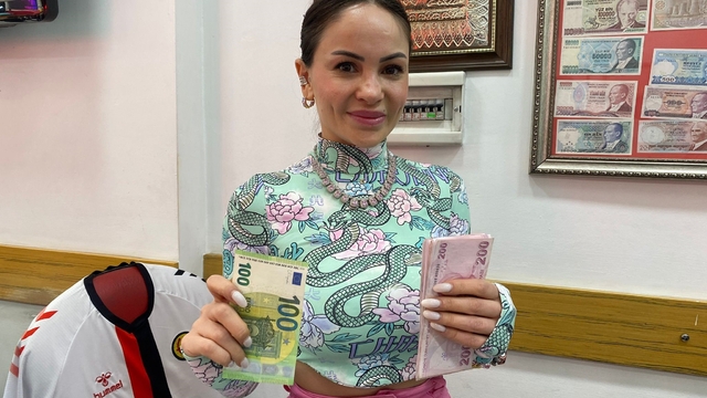 Bir anlık dalgınlıkla verilen 100 euro'yu müşteri geri getirdi
