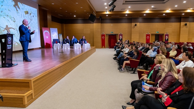 Manavgat'ta "Çevreye Katkı, Aile Bütçemize Katkı" etkinliği düzenlendi