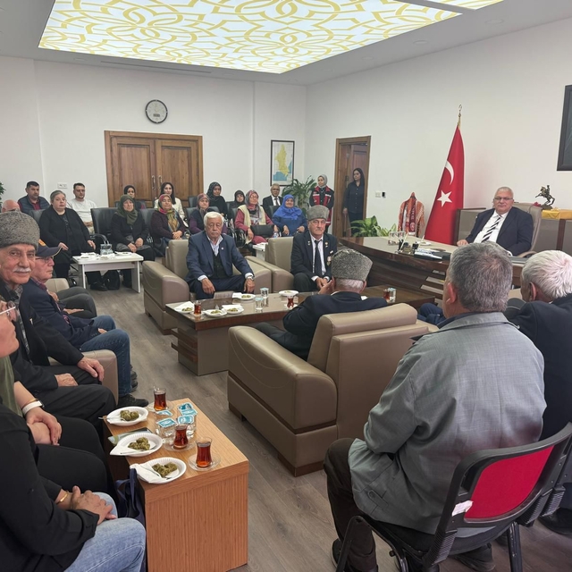 Şehit yakınları ve gaziler Kumluca Kaymakamı Güneş'i ziyaret etti