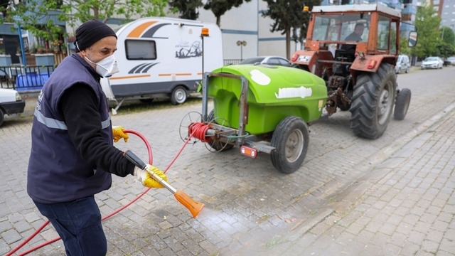 Efeler Belediyesi'nden yabani ot temizliği
