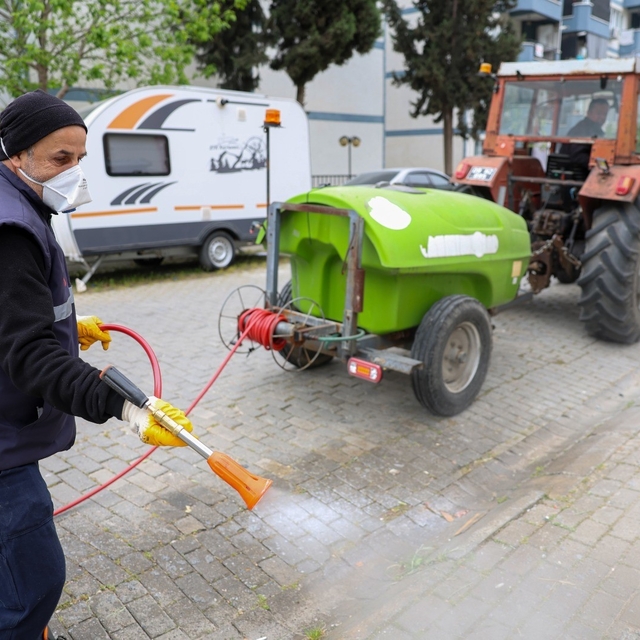 Efeler Belediyesi'nden yabani ot temizliği