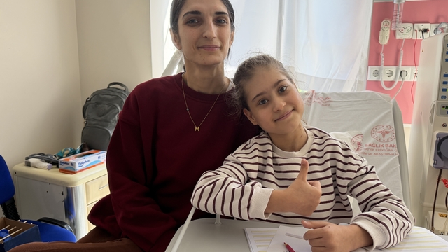 Diyaliz yatağı okul sırası oldu; 13 yaşındaki Melek'in okuma azmi