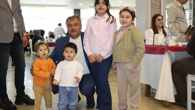 Başkan Pütün; "Beyağaç'ın ismini duyurmak için var gücümüzle çalışıyoruz"
Beyağaç Belediyesi tarafından düzenlene kahvaltı programında birlik ve dayanışma mesajı verildi