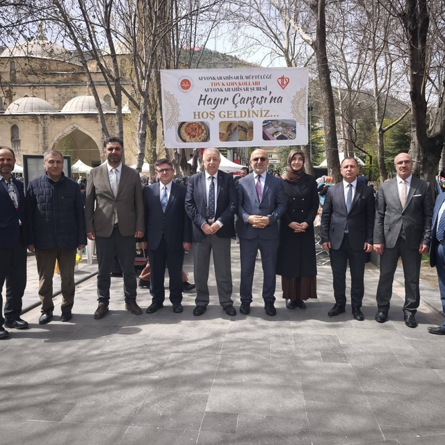 İhtiyaç sahibi gençlerin evlilik masrafları için hayır çarşısı yapıldı