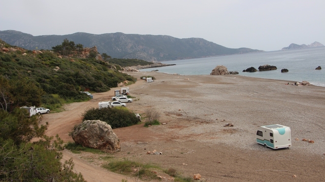 Kumluca'da sahil ve kamu alanlarında karavan konaklaması yasaklandı, karavancılar bölgeden çıkarıldı
Antalya'da 'karavan' tartışması