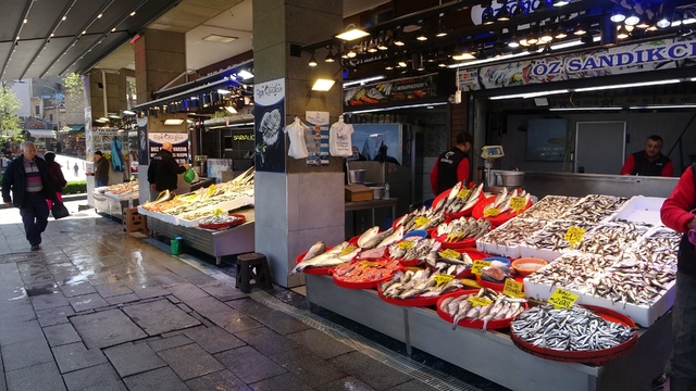 Denizlerde av yasağının başlamasının ardından tezgahlar kültür balıklarına kaldı
Somon tezgahların yeni gözdesi oldu