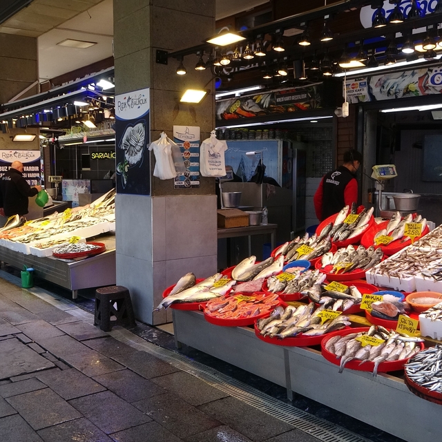 Denizlerde av yasağının başlamasının ardından tezgahlar kültür balıklarına...