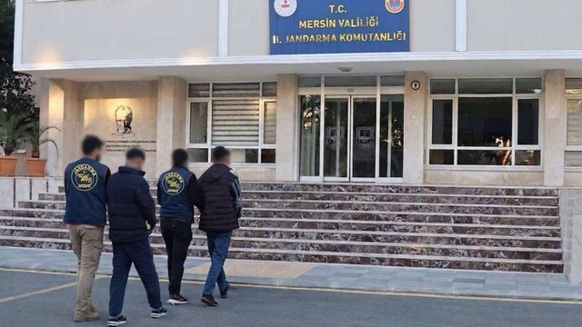 Mersin'de 2 hükümlü yakalanıp cezaevine gönderildi