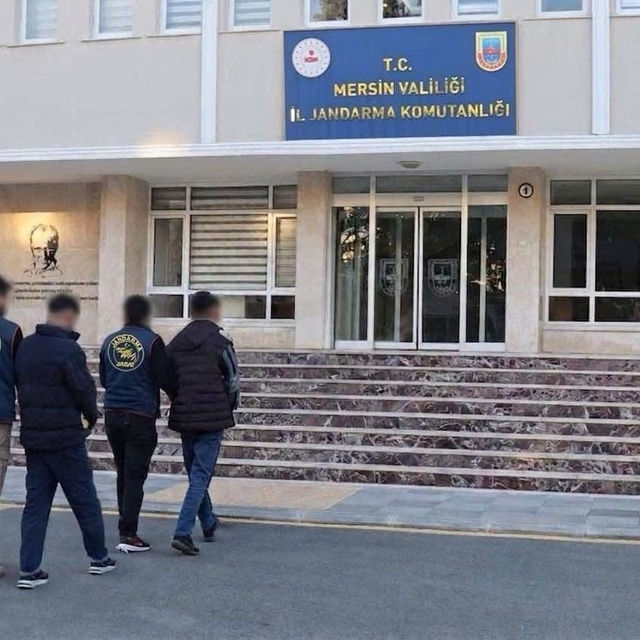 Mersin'de 2 hükümlü yakalanıp cezaevine gönderildi