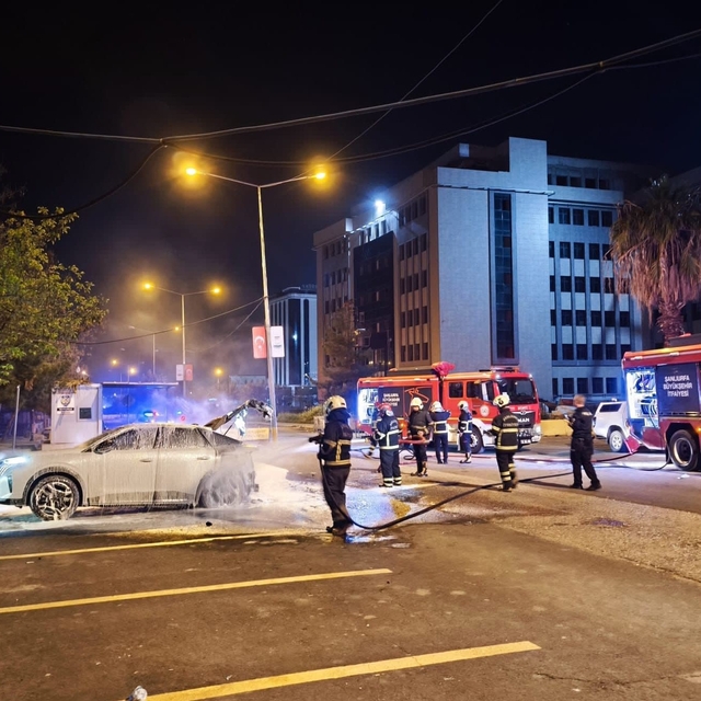 Park halindeki araçta yangın