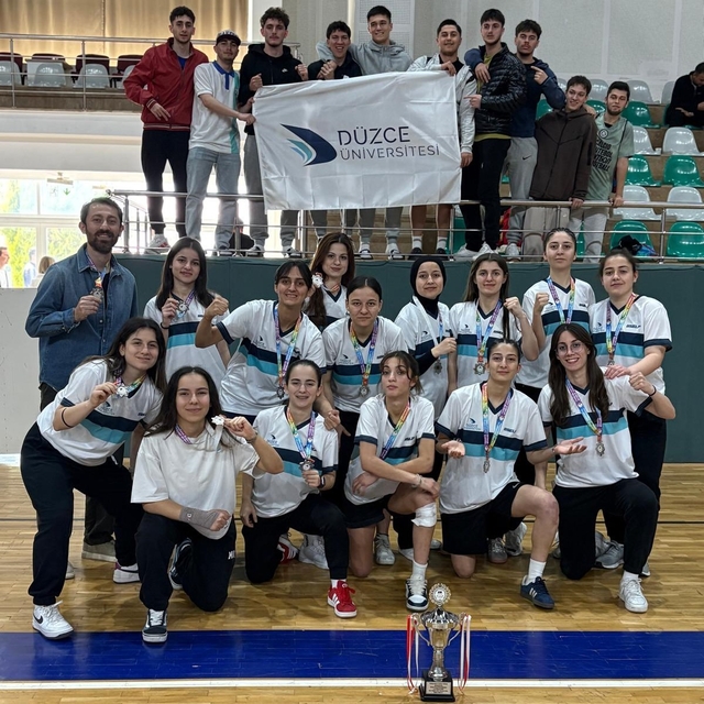 Düzce Üniversitesi salon futbolu kadın takımı 2. Oldu