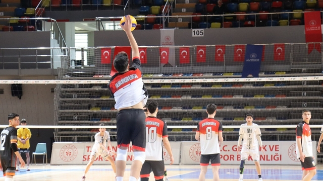 Şanlıurfa Büyükşehir Belediyesi genç erkekler voleybol takımından filede ikinci galibiyet