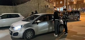 Eskişehir'de asayiş ve trafik uygulamaları sürüyor Dün gece 22 ekip ve 74 personelin katıldığı uygulamalarda 329 şahıs ve 163 araç sorgulandı