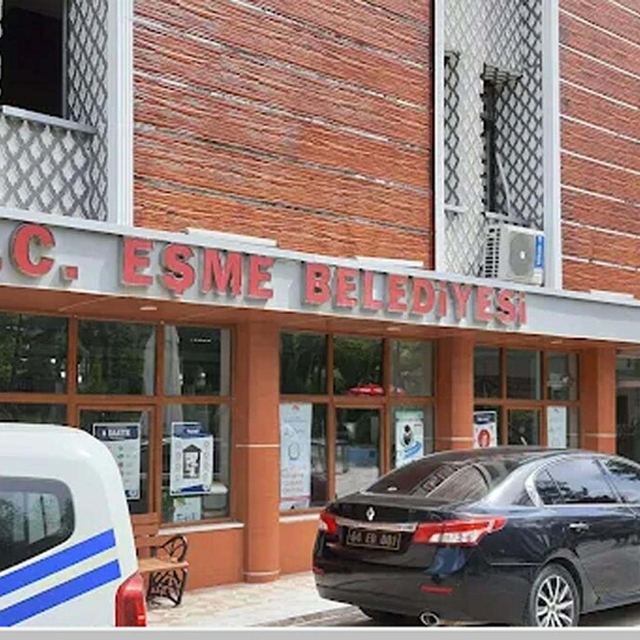 Eşme Belediyesi'ne 'irtikap' soruşturması: Başkan ve eşi dahil 5 gözaltı