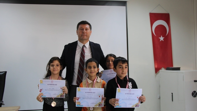 Cizre'de akıl ve zeka oyunlarında geleceğin dahileri ödüllendirildi