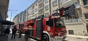 Balkonda yanan koltuk paniğe yol açtı