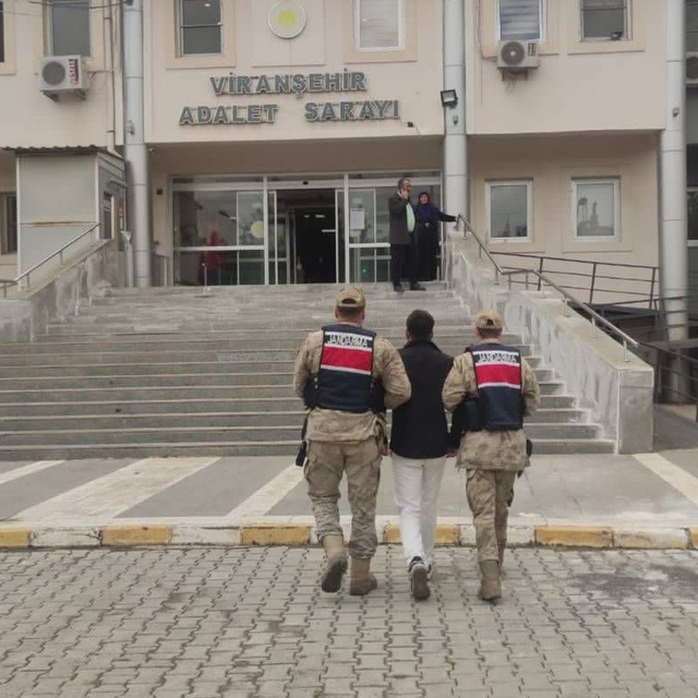 Hırsızlık suçundan aranan şahıs yakalandı