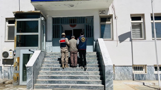 Birecik'te aranan 2 şahıs yakalandı